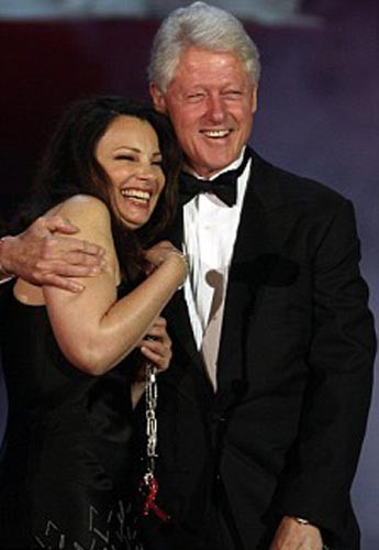 Bill Clinton uslanmıyor