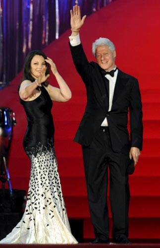 Bill Clinton uslanmıyor