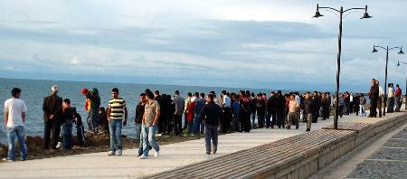 Ceset çıkarma izdihamı