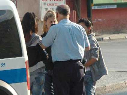 Kadınların kavgası erkekleri aratmadı!