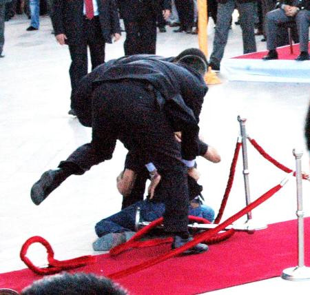 Çırpınışı eşini kurtarmaya yetmedi