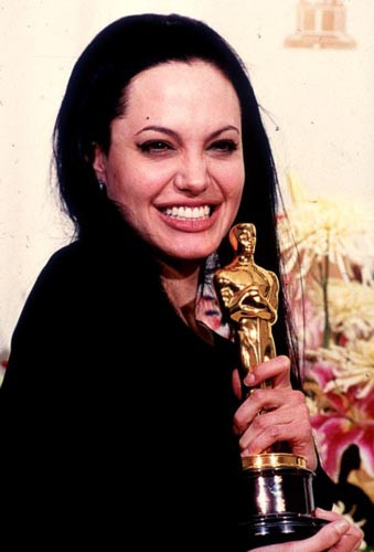Angelina Jolie 34 yaşında !