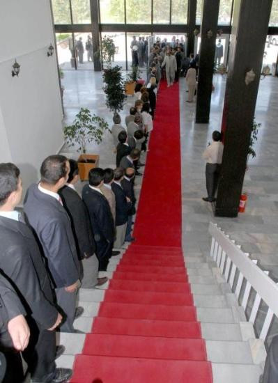 Valiye görkemli karşılama