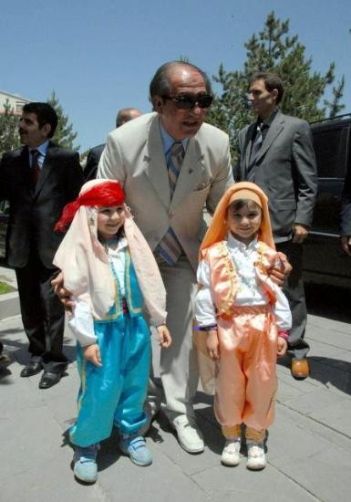 Valiye görkemli karşılama