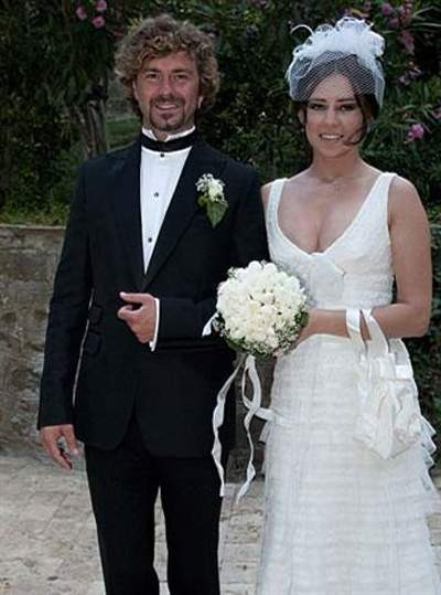Tan Sağtürk evlendi