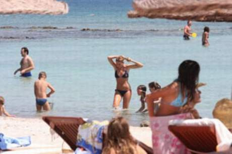 Sinem Kobal Çeşmede