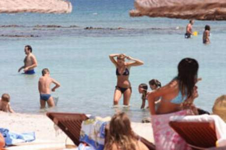 Sinem Kobal Çeşmede