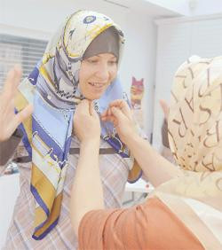 Fatihte mini giydi, Nişantaşında Türban taktı