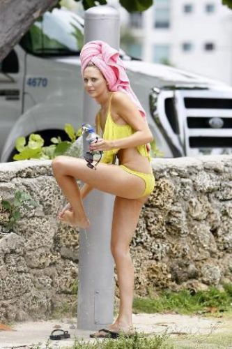 En tuhaf bikini