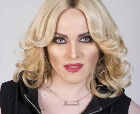 Bu da erkek madonna !