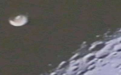 Ay fotoğraflarındaki UFO mu ?