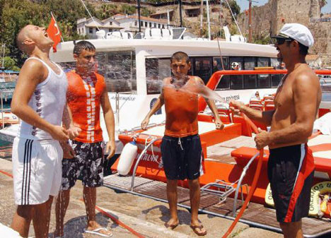 Antalya sıcakla boğuşuyor