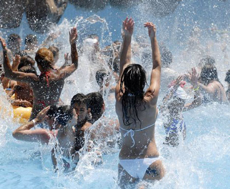 Antalya sıcakla boğuşuyor