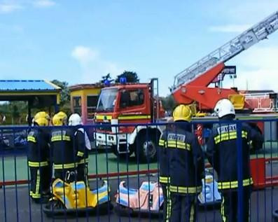 15 metre yüksekte asılı kaldılar