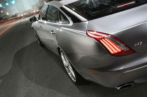 Jaguar 2010 model XJsini tanıttı