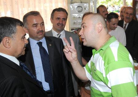 Milletvekiline fırça attı