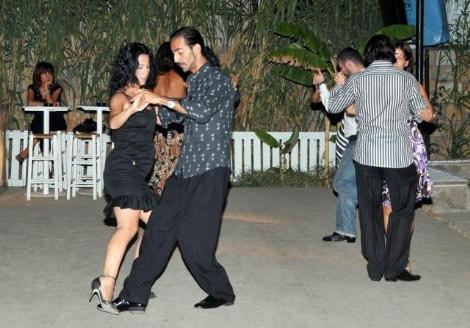 Tango gecesinde kriz