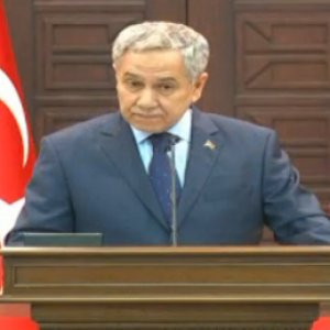 Bülent Arınç: ''Gökçek Ankara'yı parsel parsel...