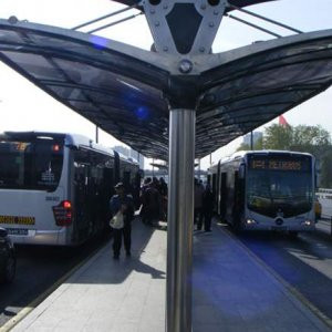 Metrobüsün tekeri fırladı; trafik bir anda karıştı !