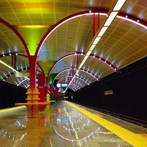 Etiler metrosu olay oldu