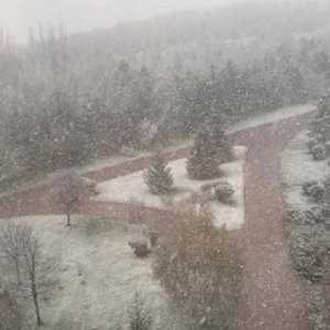 Başkent'e kar yağdı ! Tepkiler sel oldu