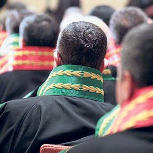 O hakim davalardan çekildi