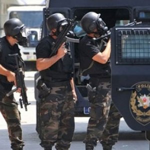 Selahattin Demirtaş'ın evine polis baskını !