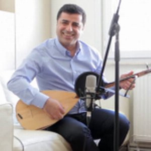 Demirtaş stüdyoda ''Edi bese'' dedi