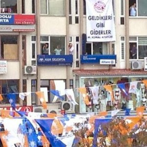 CHP'den Davutoğlu'na sürpriz afiş