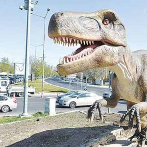 AK Partili belediyelerden ''dinozor'' açılımı