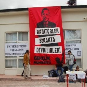 O pankarta ceza kesildi !