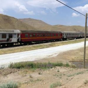 PKK'lılar bir trene daha saldırdı