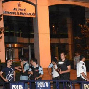 AK Parti'ye İstanbul'da silahlı saldırı