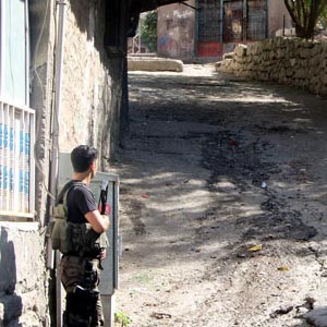 Şırnak'ta 'özerklik' ilan edenlere operasyon