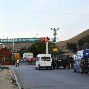 İran, sınırı Türkiye'ye kapadı