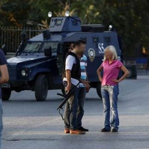 İSTANBUL'DA POLİS MERKEZİNE SİLAHLI SALDIRI