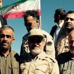 Bakan Kandil'e çıktı, bayrak dikti !