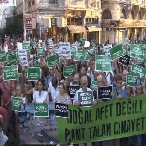 İstanbul'da Hopa'daki felaket için yürüdüler