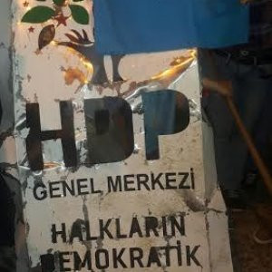 HDP Genel Merkezi'ne saldırı !