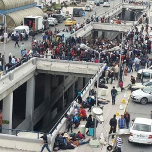 Bilet alamayan mülteciler otogarda bekliyor