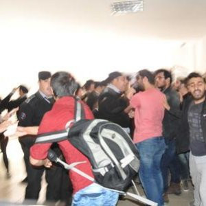 üniversitede afiş krizi !