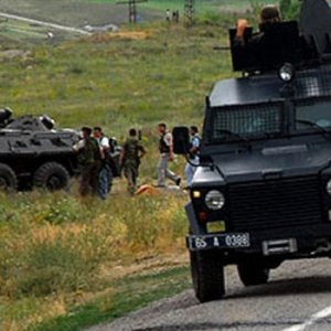 Aracın içinden cephanelik çıktı !
