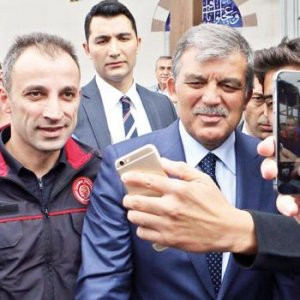 Abdullah Gül öyle bir geliyor ki..
