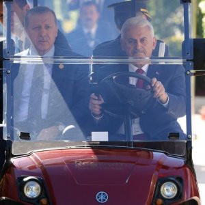 Erdoğan golf arabasına bindi