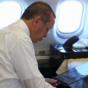 Erdoğan'ın kol düğmeleri dikkati çekti