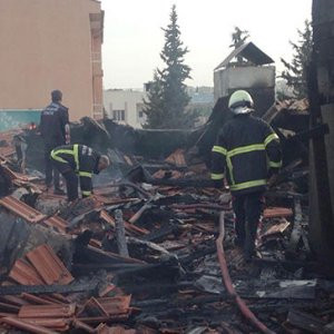 PKK'lılar eski hastaneyi yaktı !