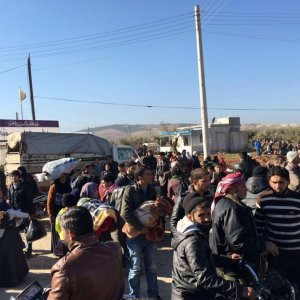 Suriyeli siviller sınıra akın etti