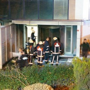 İstanbul'da gazete binalarına silahlı ve molotflu saldırı