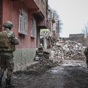 Diyarbakır'da çatışma: 3 asker yaralandı