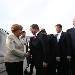 Davutoğlu ile Merkel buluştu !